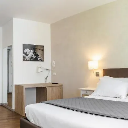 Otel Prestige Chiaia 3*